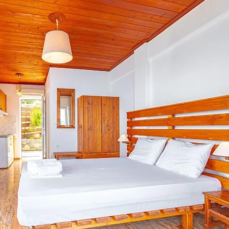 The Life Guest house Limnionas (Central Greece)